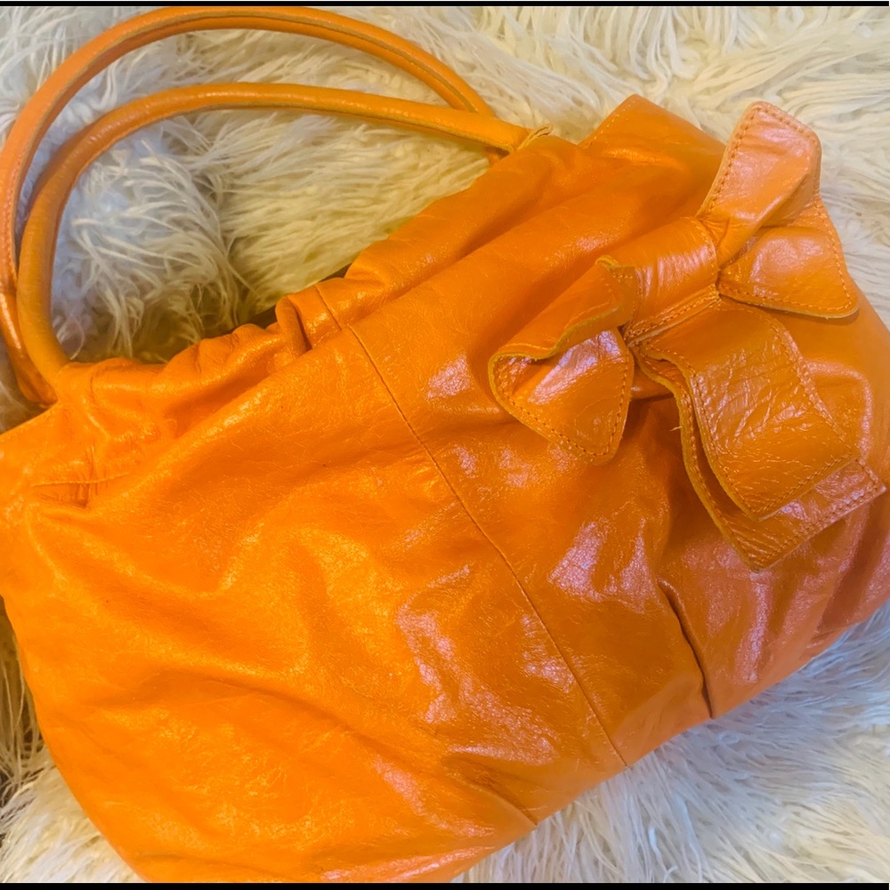 INNUE : Orange Leather Satchel w/Bow
